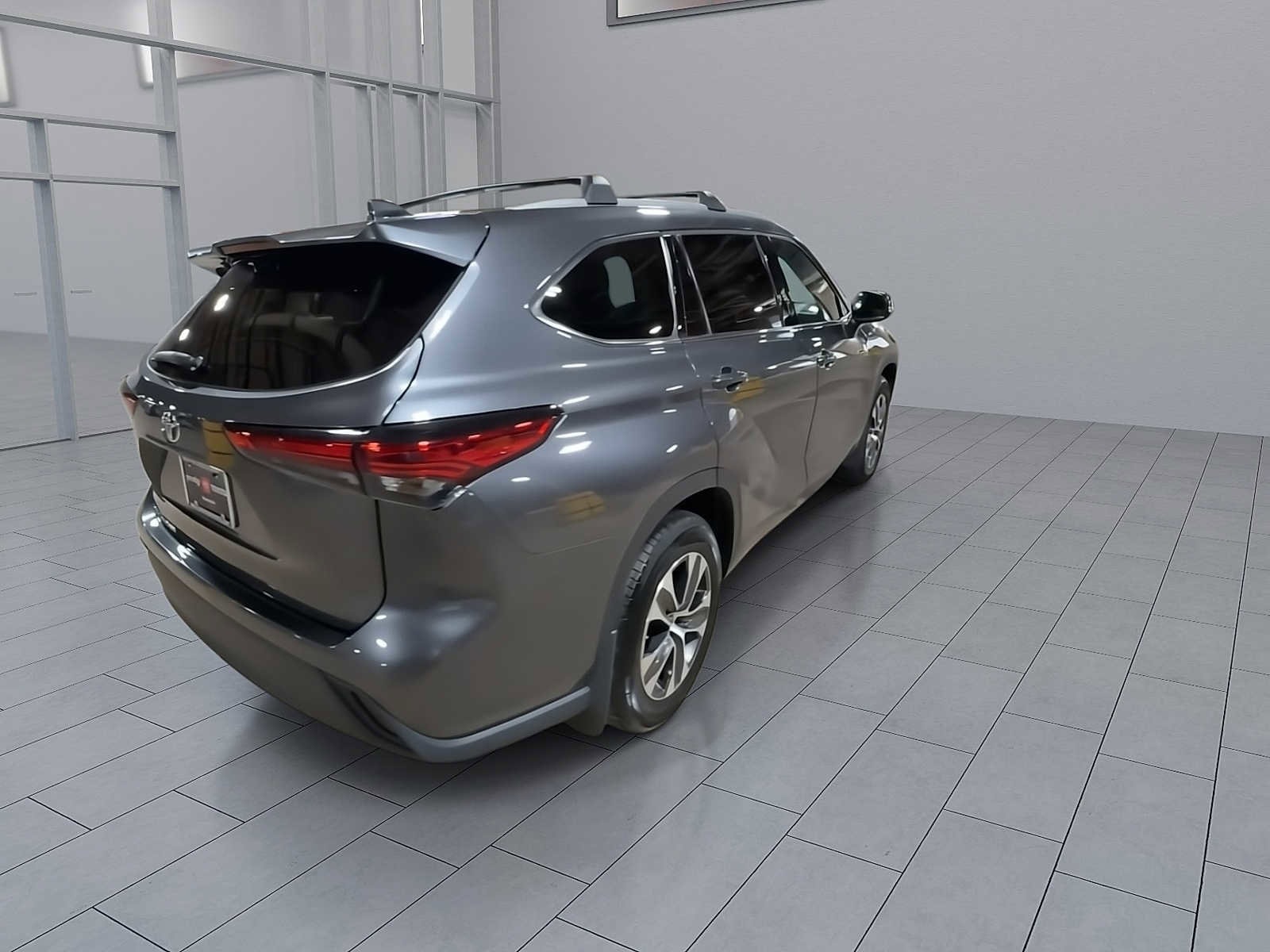 Thumbnail: 2022 Toyota Highlander - 8