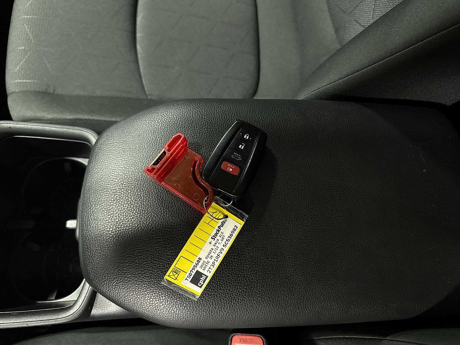 Thumbnail: 2025 Toyota RAV4 - 33