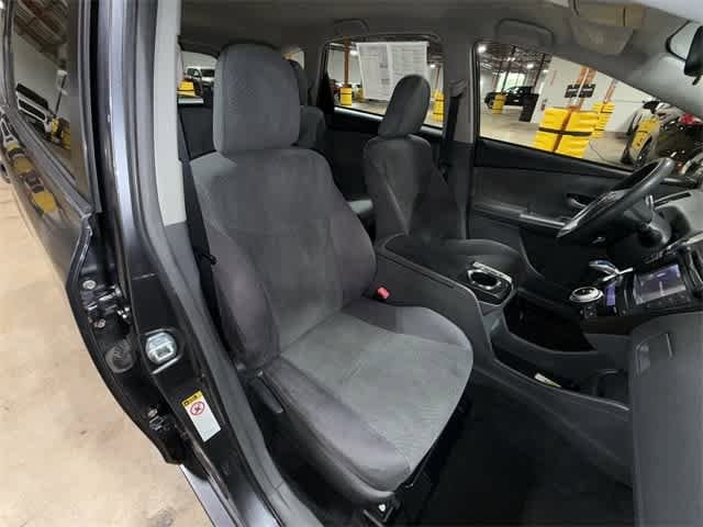 Thumbnail: 2012 Toyota Prius v - 16