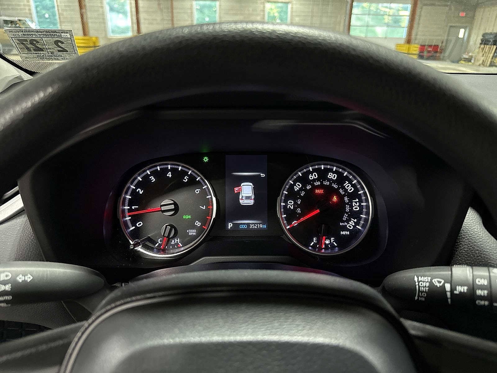 Thumbnail: 2022 Toyota RAV4 - 32