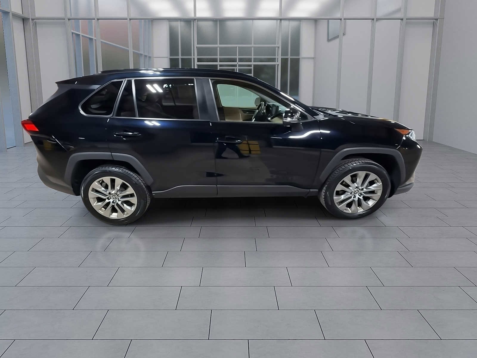Thumbnail: 2019 Toyota RAV4 - 9