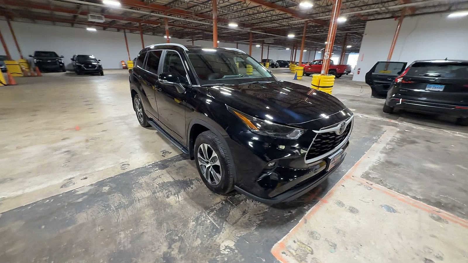 Thumbnail: 2023 Toyota Highlander - 2