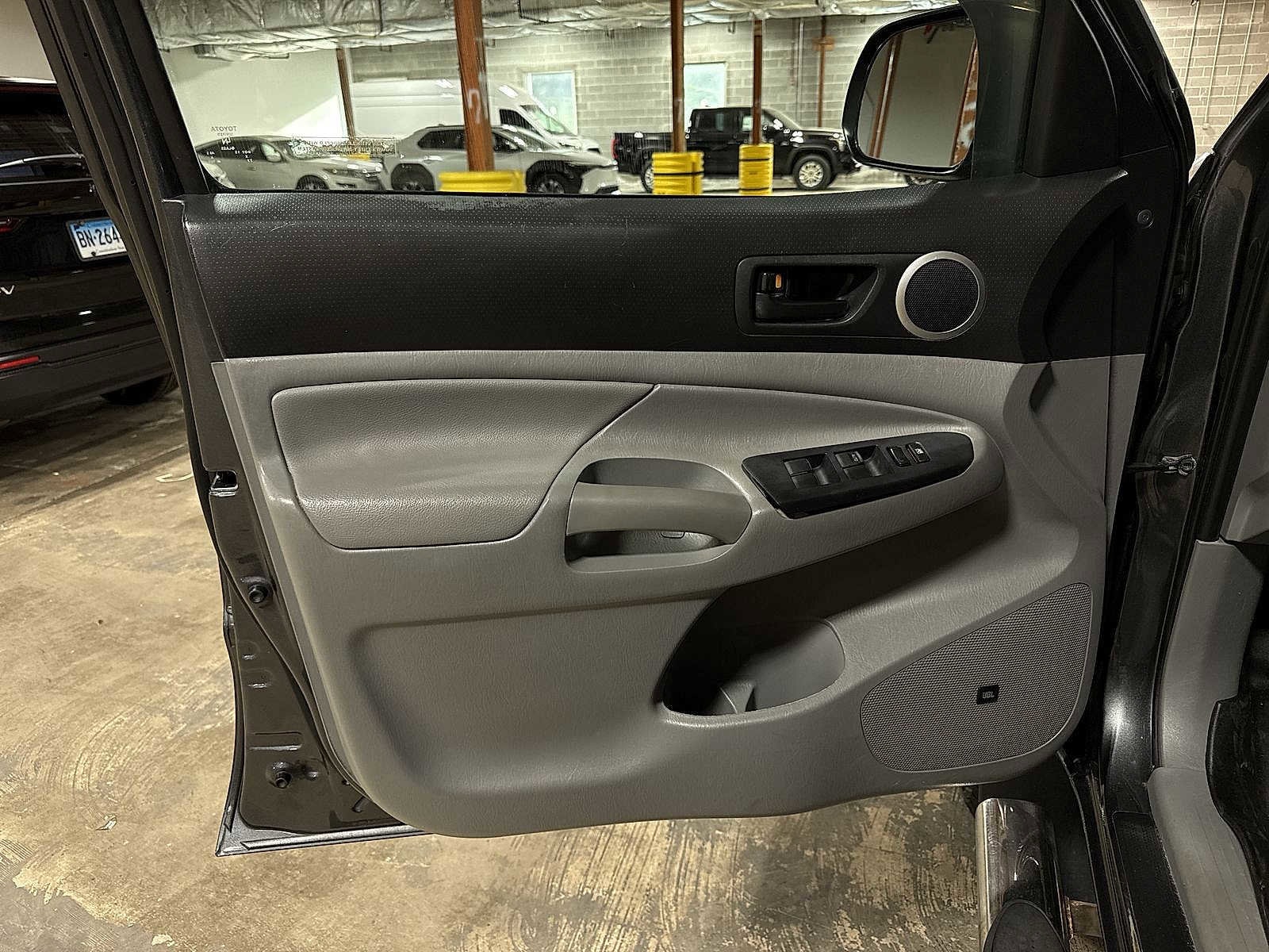 Thumbnail: 2012 Toyota Tacoma - 29