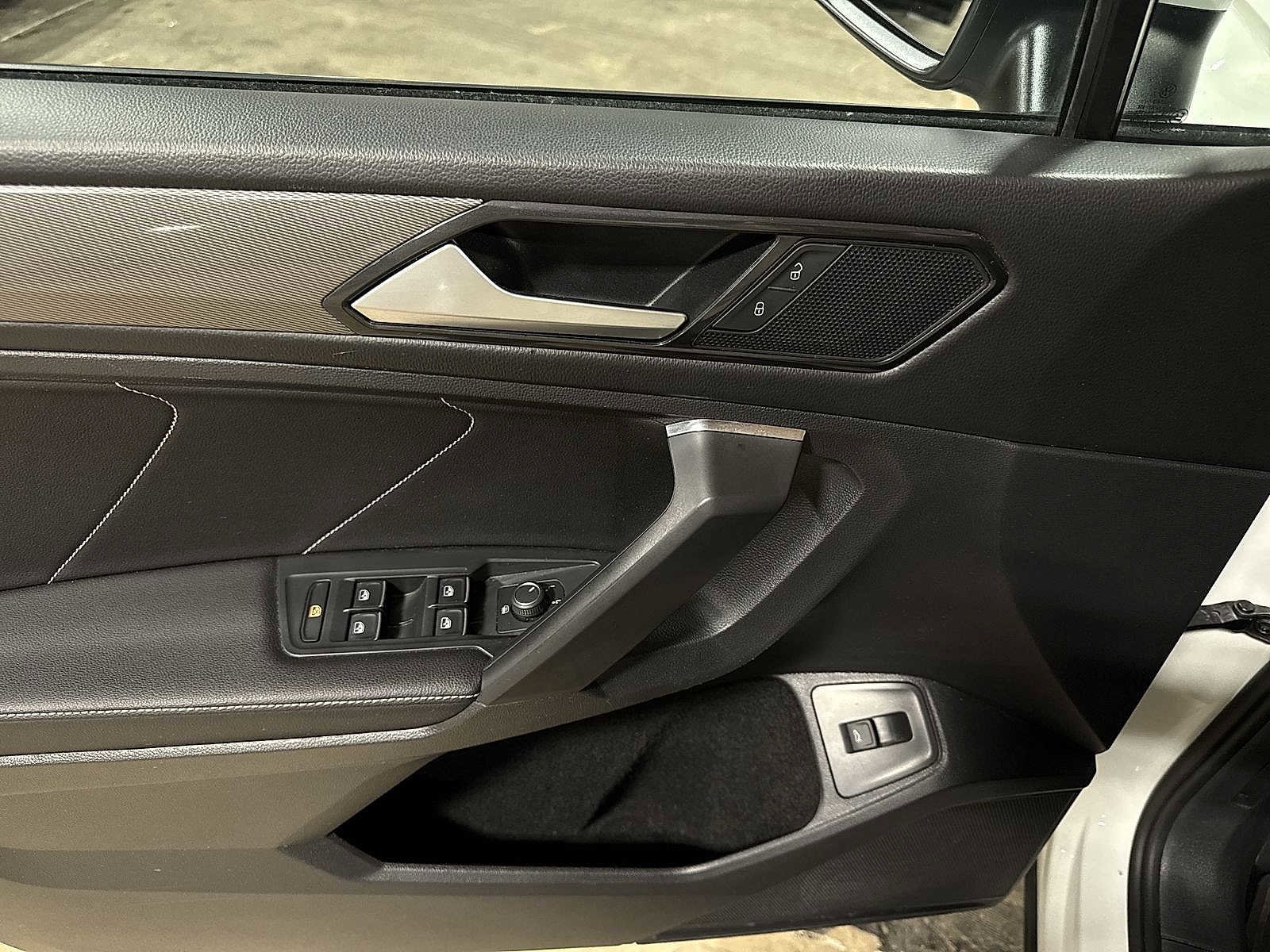 Thumbnail: 2022 Volkswagen Tiguan - 22