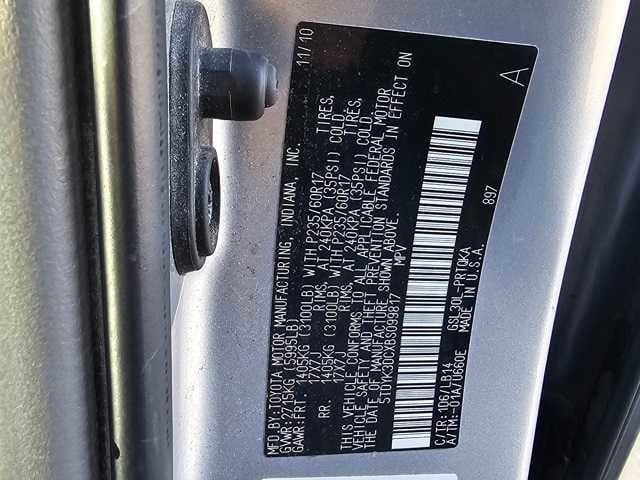 Thumbnail: 2011 Toyota Sienna - 9