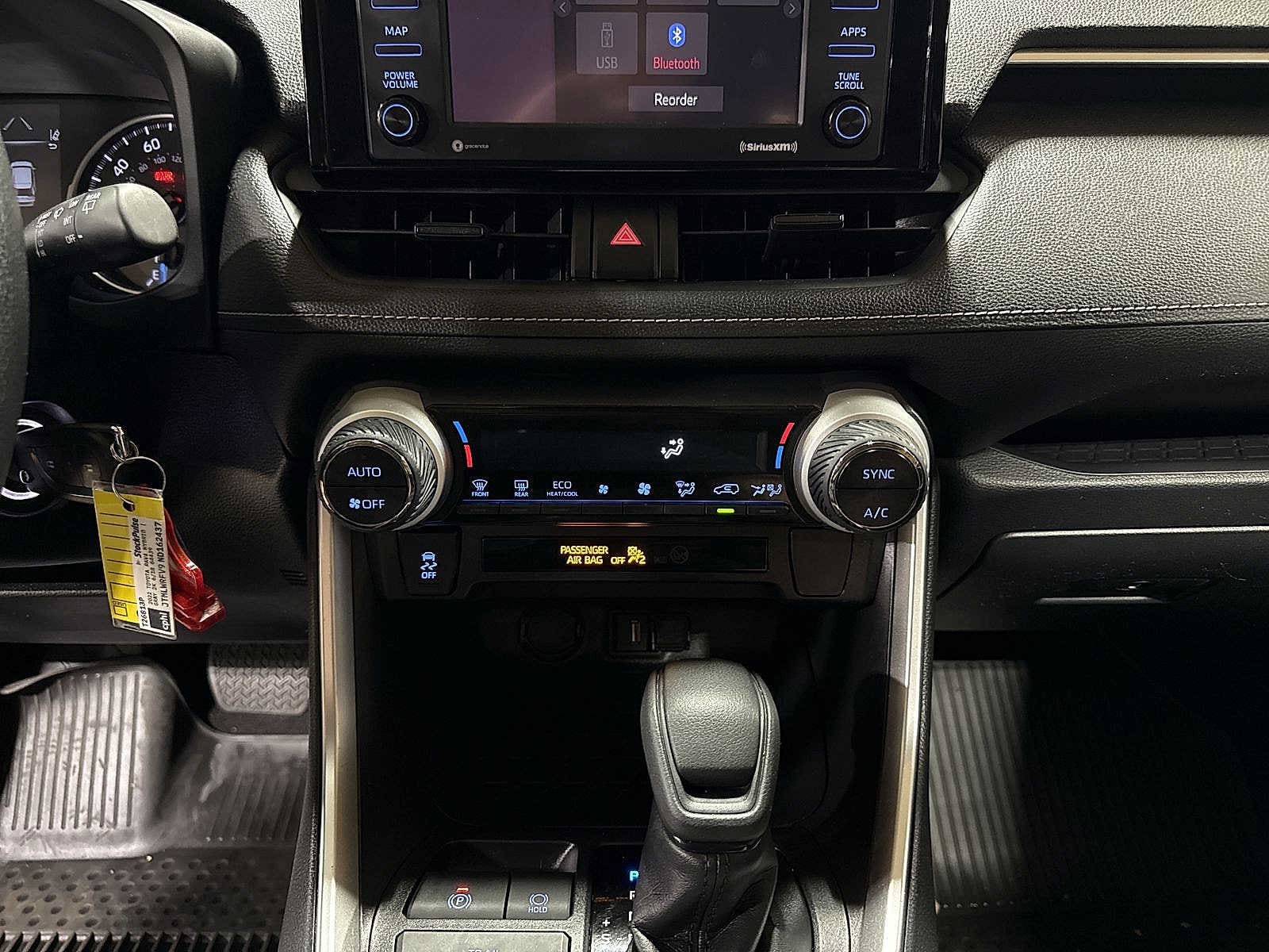 Thumbnail: 2022 Toyota RAV4 - 20