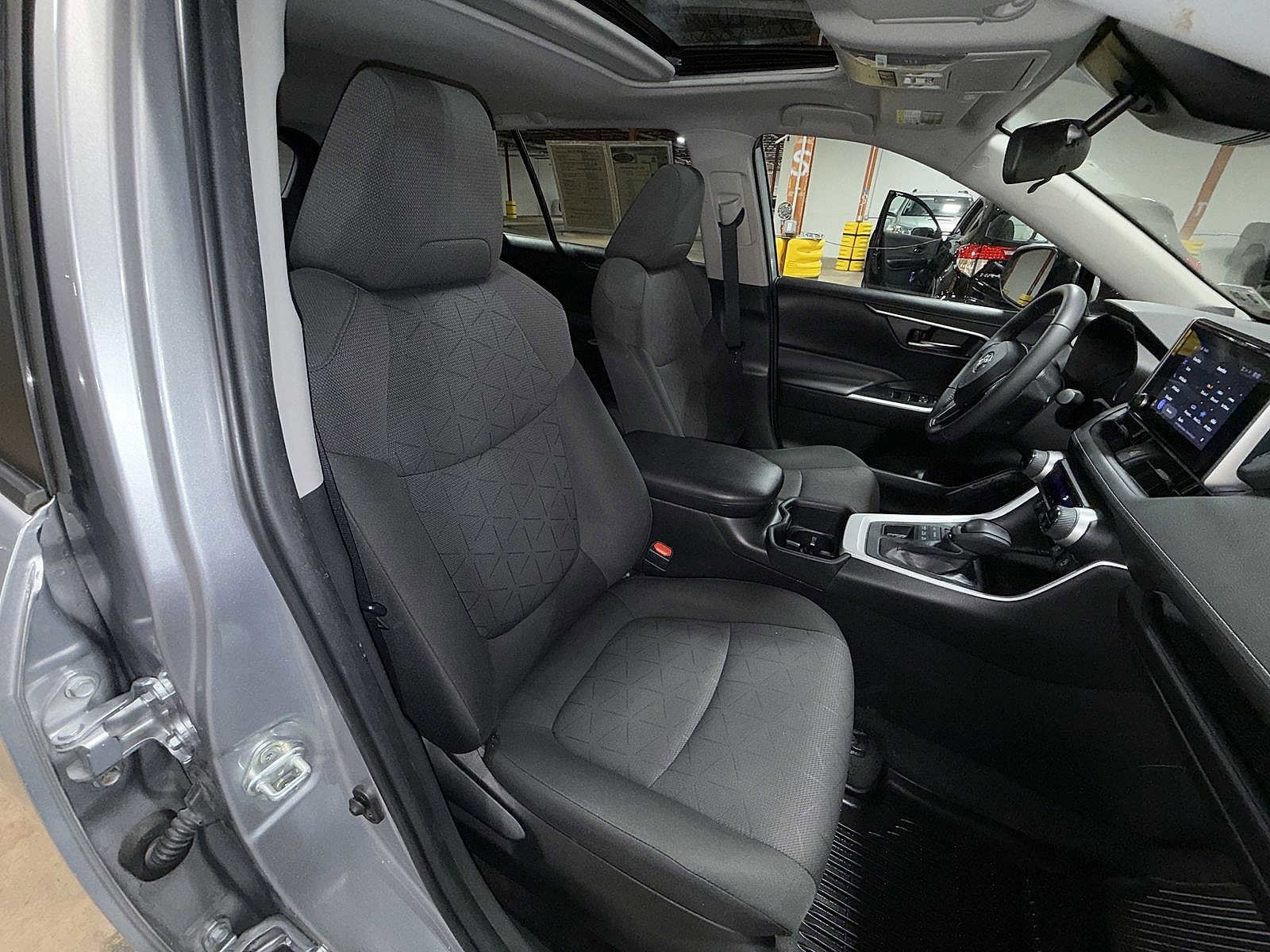 Thumbnail: 2023 Toyota RAV4 - 16