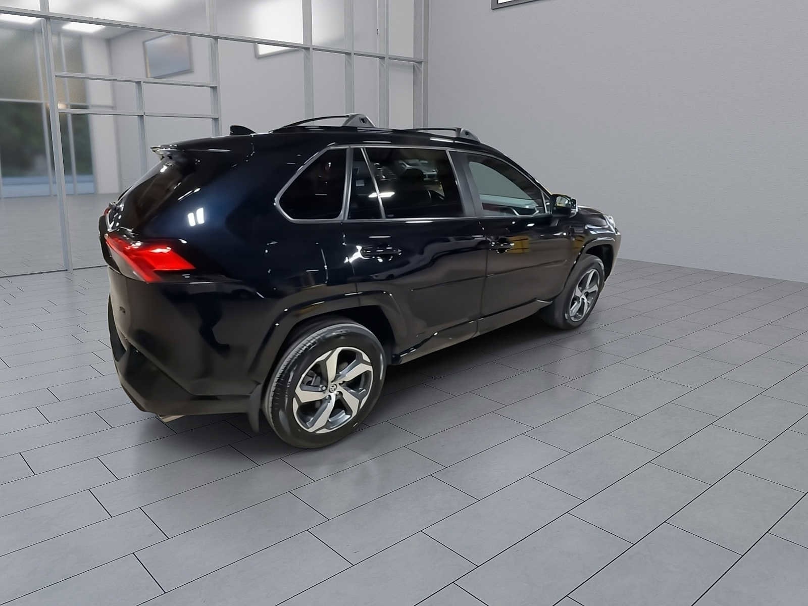 Thumbnail: 2021 Toyota RAV4 - 8