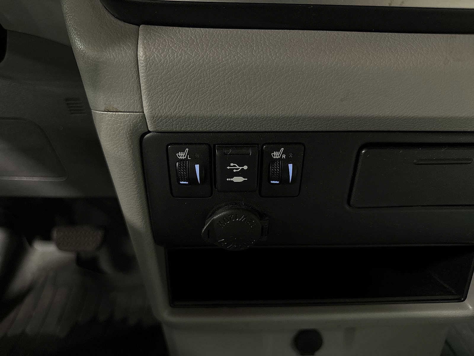 Thumbnail: 2020 Toyota Sienna - 31