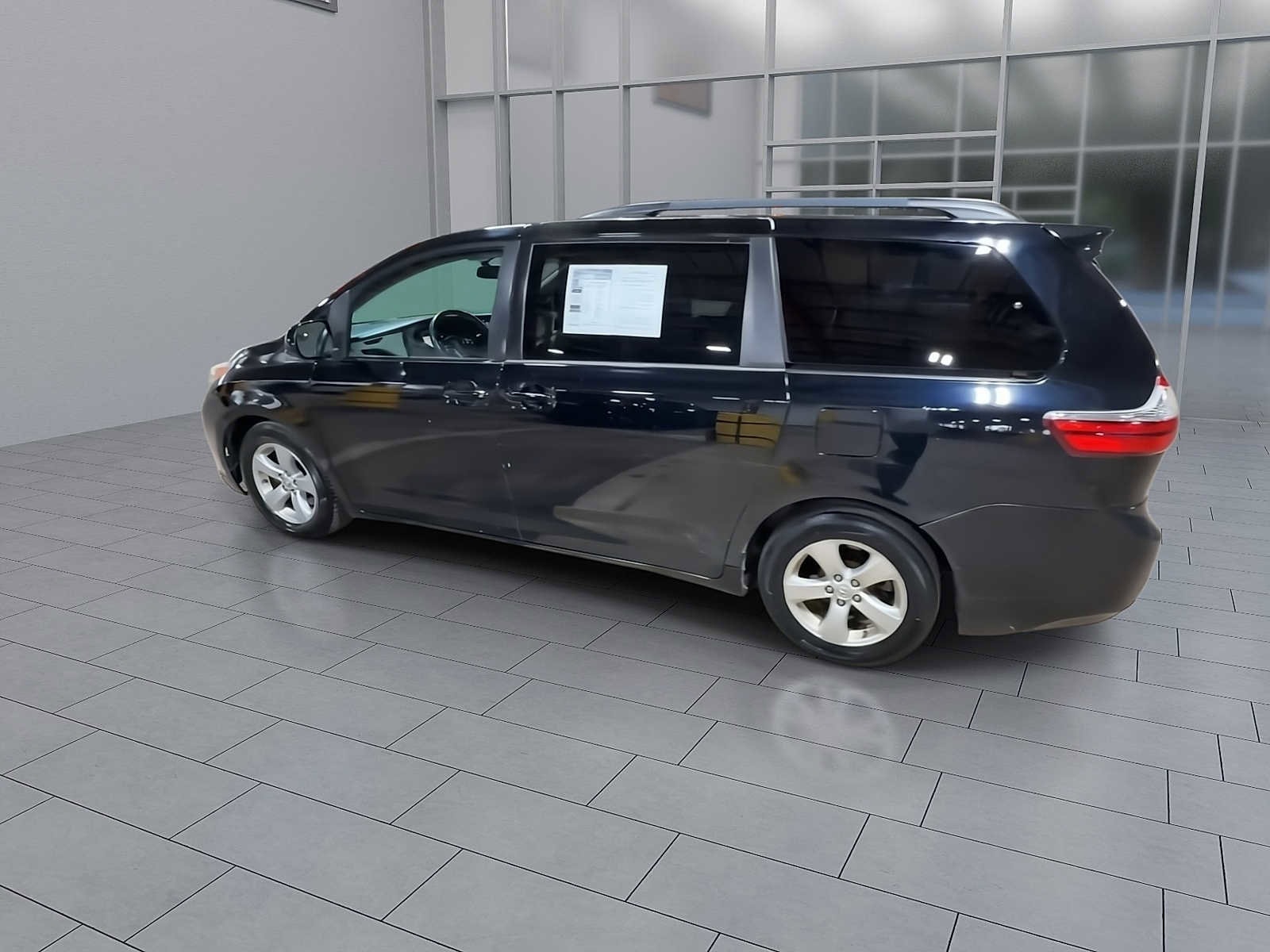 Thumbnail: 2015 Toyota Sienna - 6