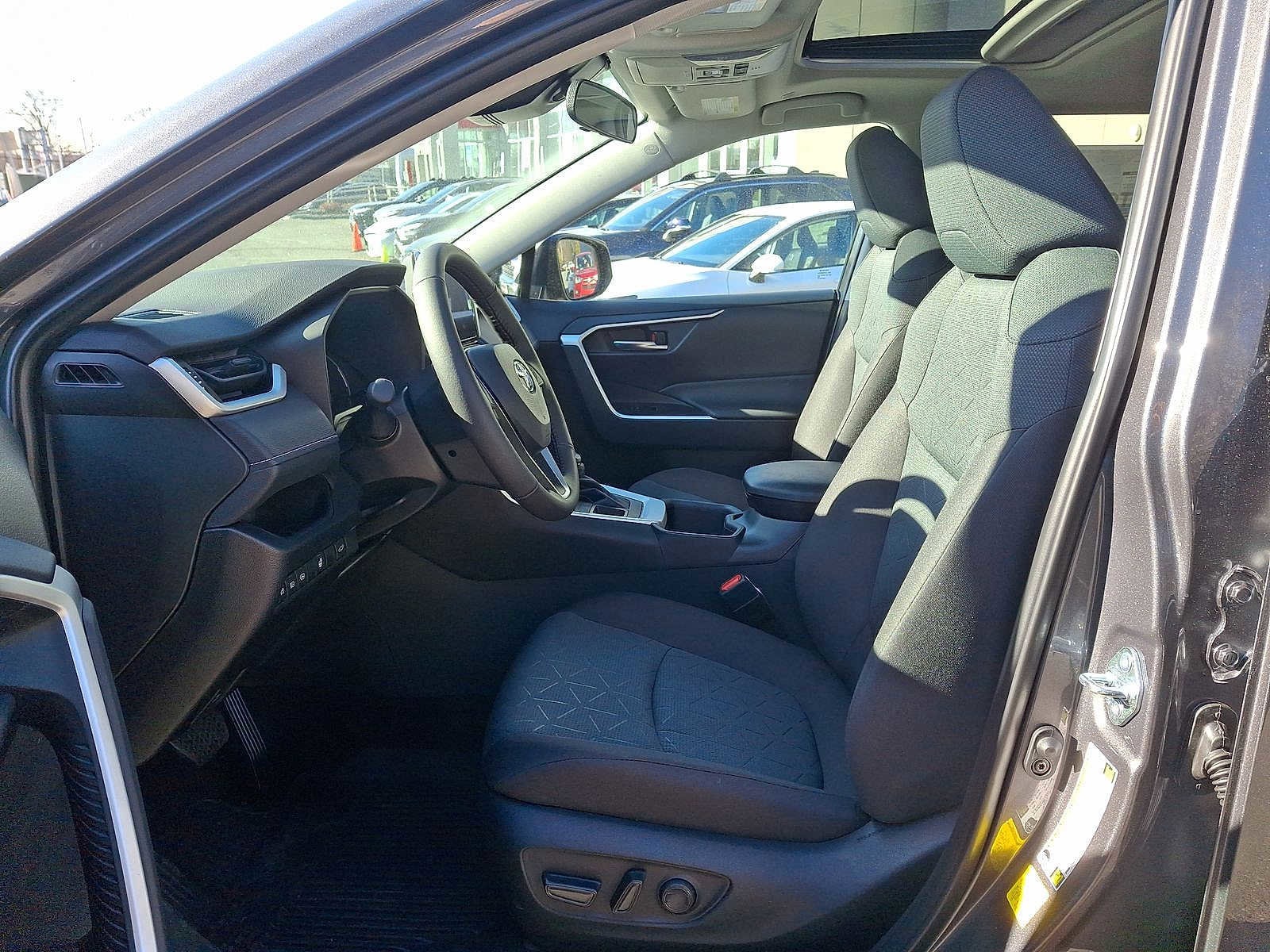 Thumbnail: 2025 Toyota RAV4 - 20