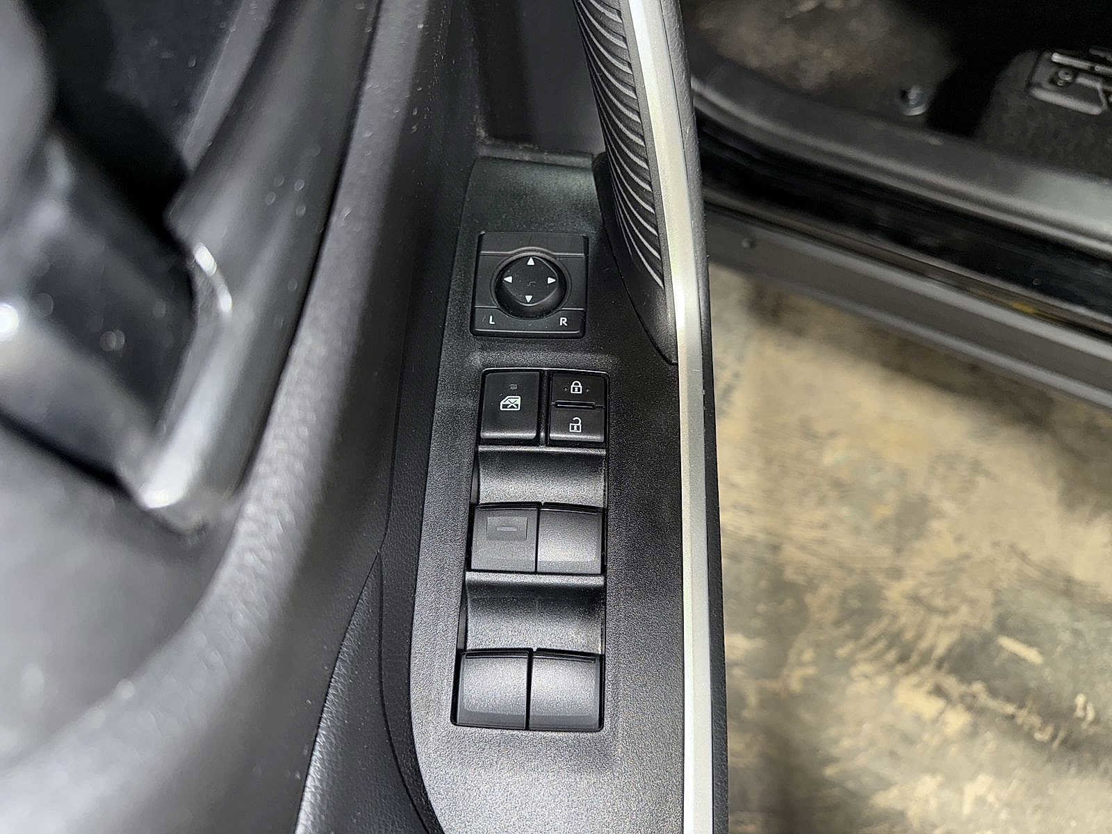 Thumbnail: 2021 Toyota RAV4 - 22