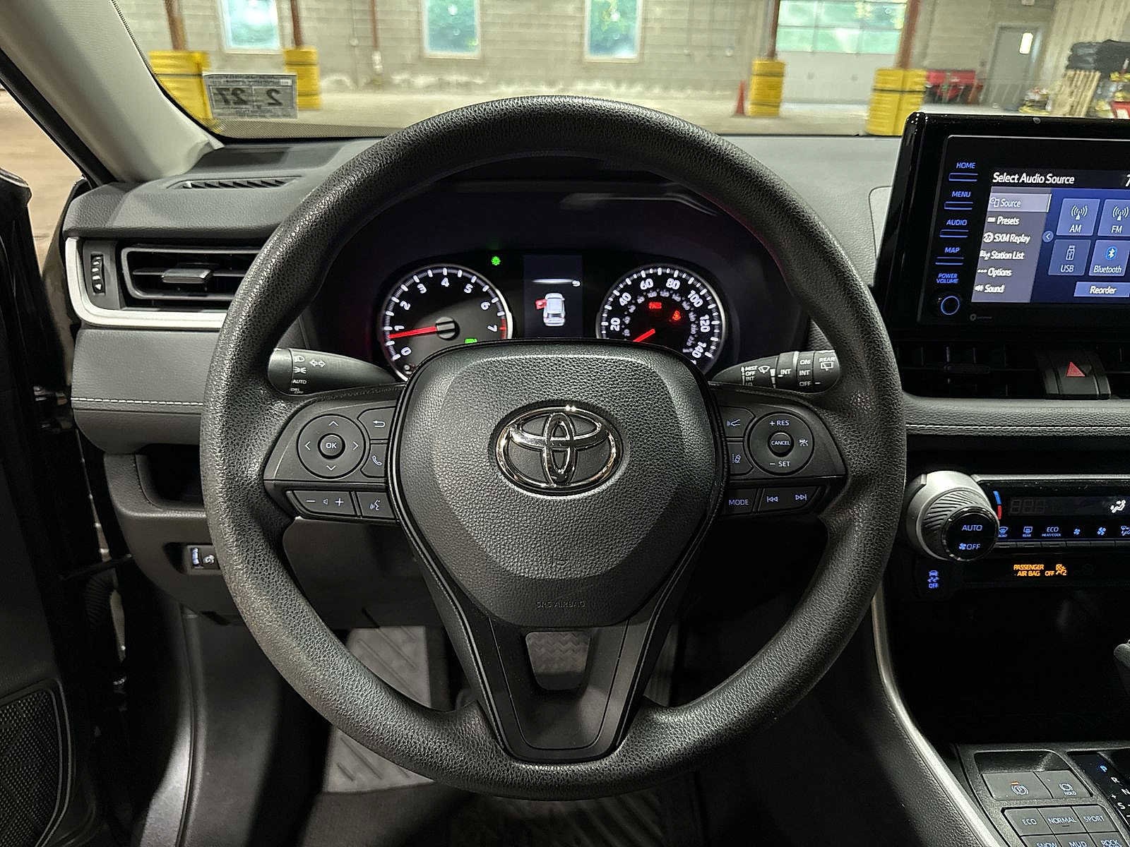 Thumbnail: 2022 Toyota RAV4 - 18