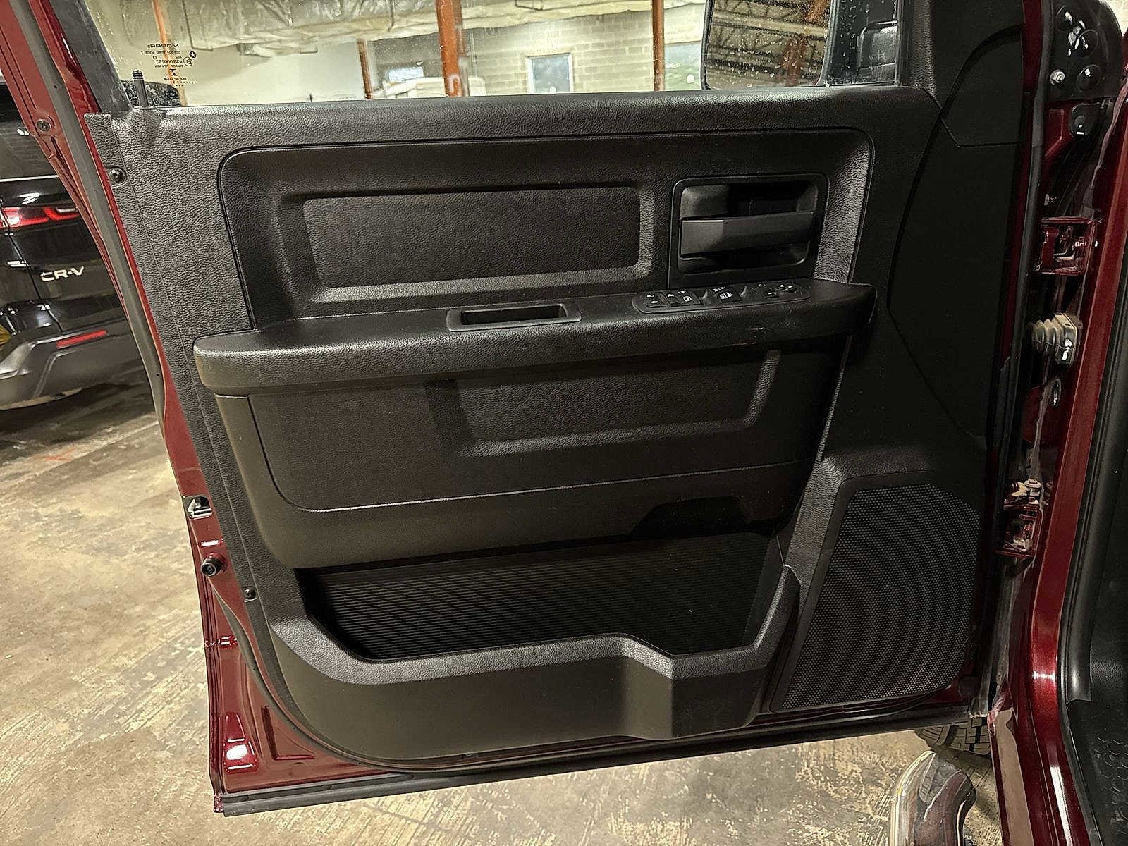 Thumbnail: 2019 RAM 1500 Classic - 27