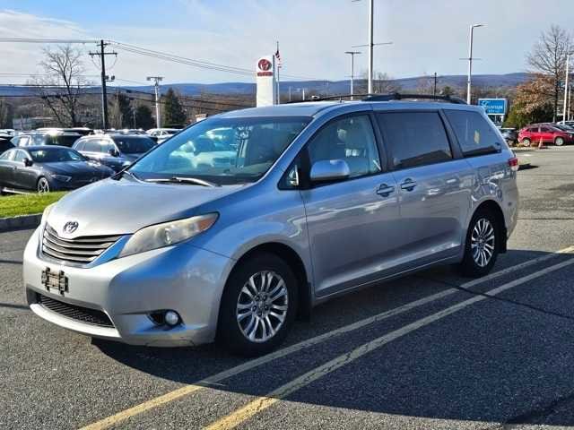 Thumbnail: 2011 Toyota Sienna - 1