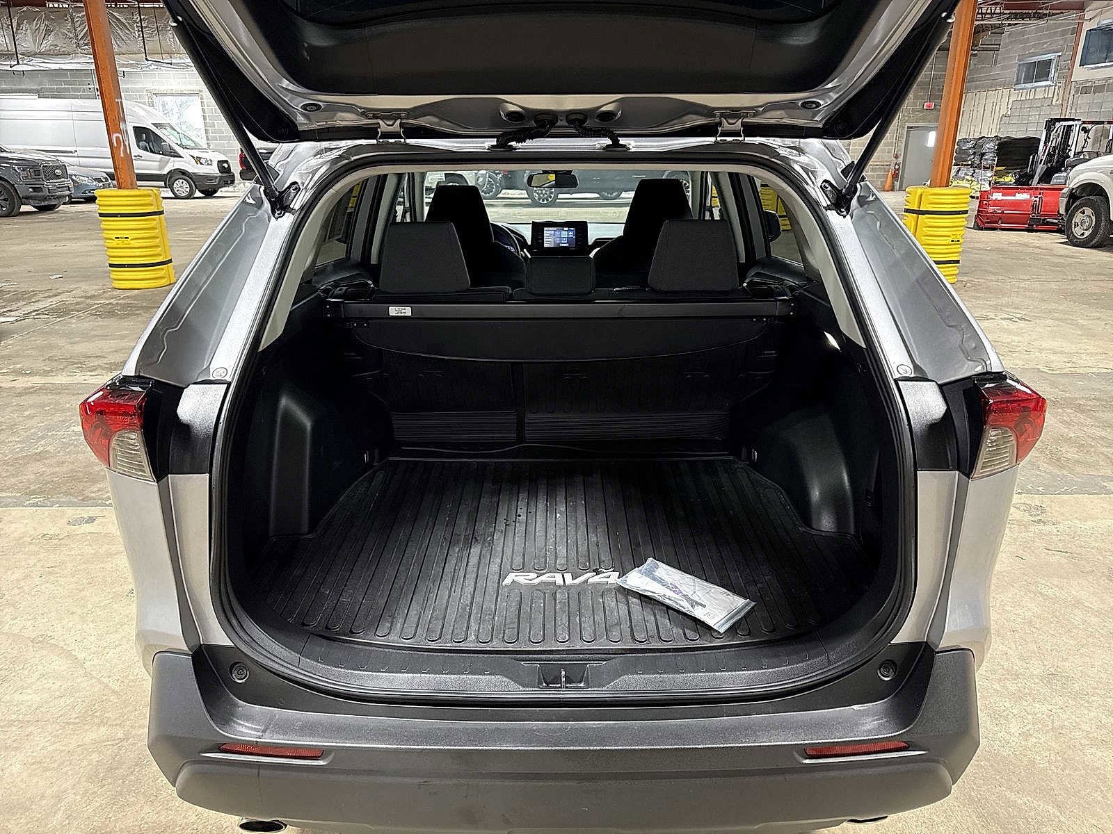 Thumbnail: 2022 Toyota RAV4 - 11