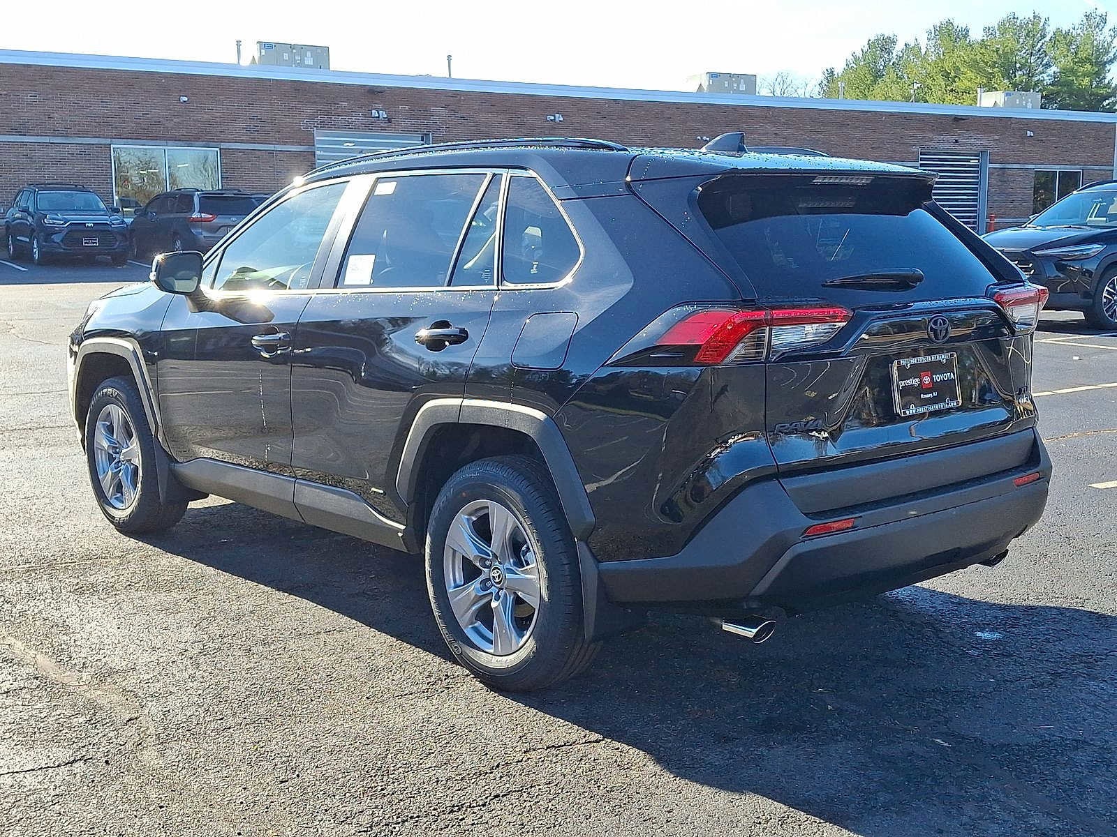 Thumbnail: 2025 Toyota RAV4 - 11