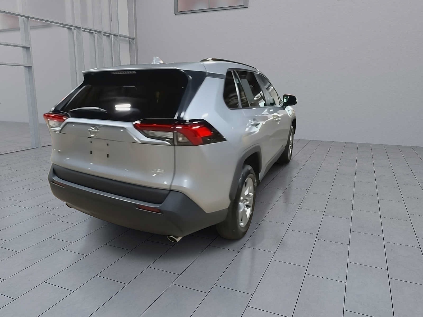 2025 Toyota RAV4 XLE - Photo 7