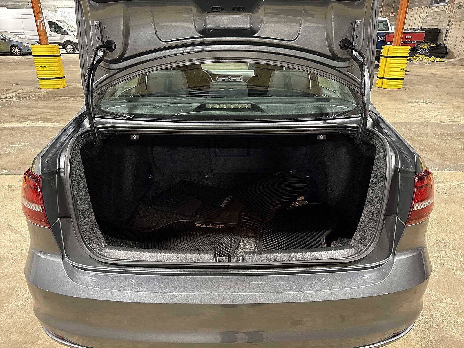 Thumbnail: 2016 Volkswagen Jetta - 11