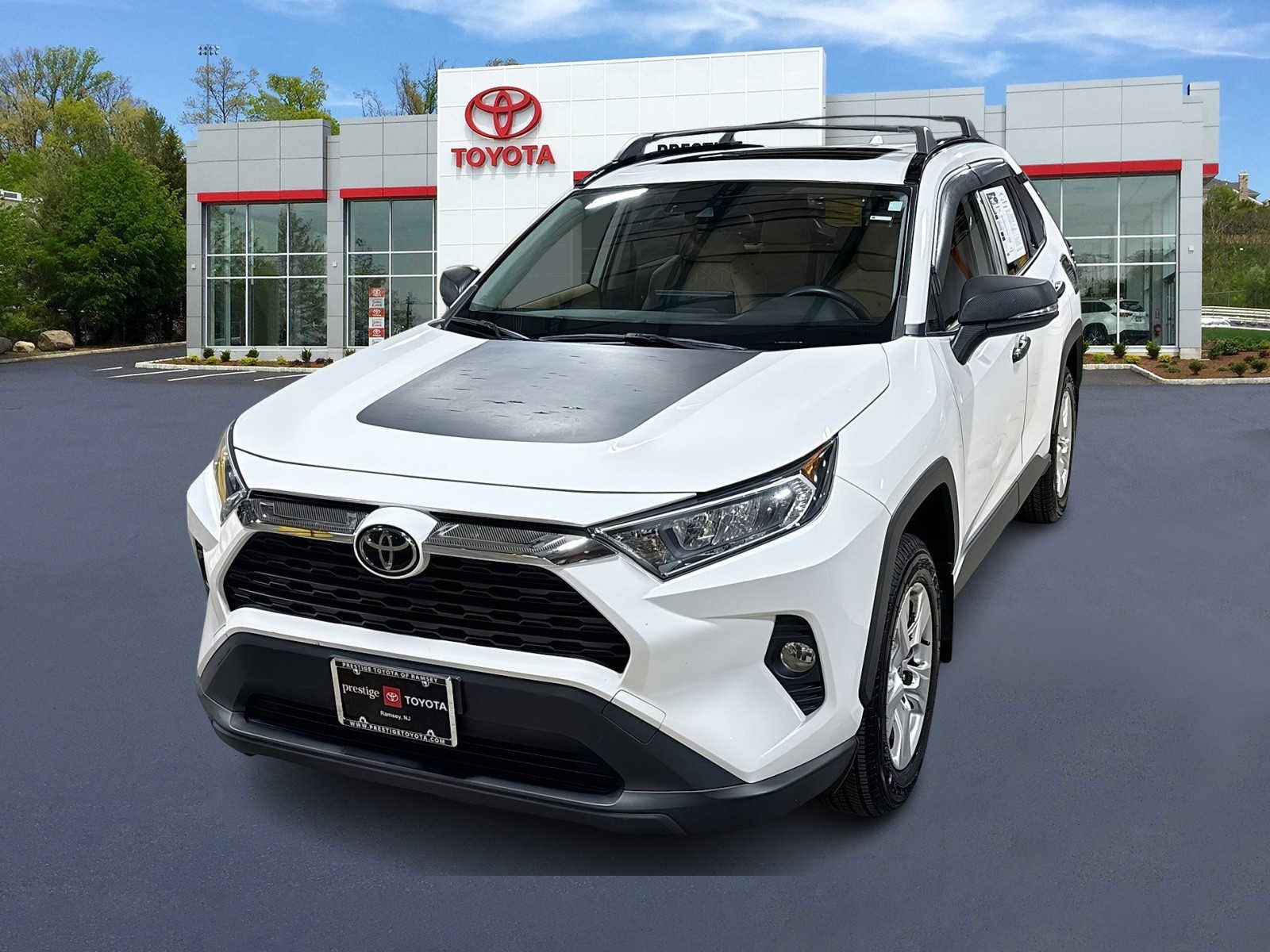 2020 Toyota RAV4 XLE's photo
