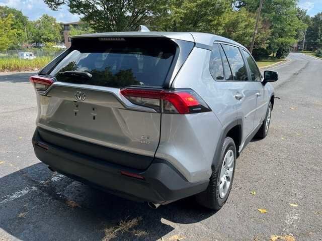 2022 Toyota RAV4 LE photo 3