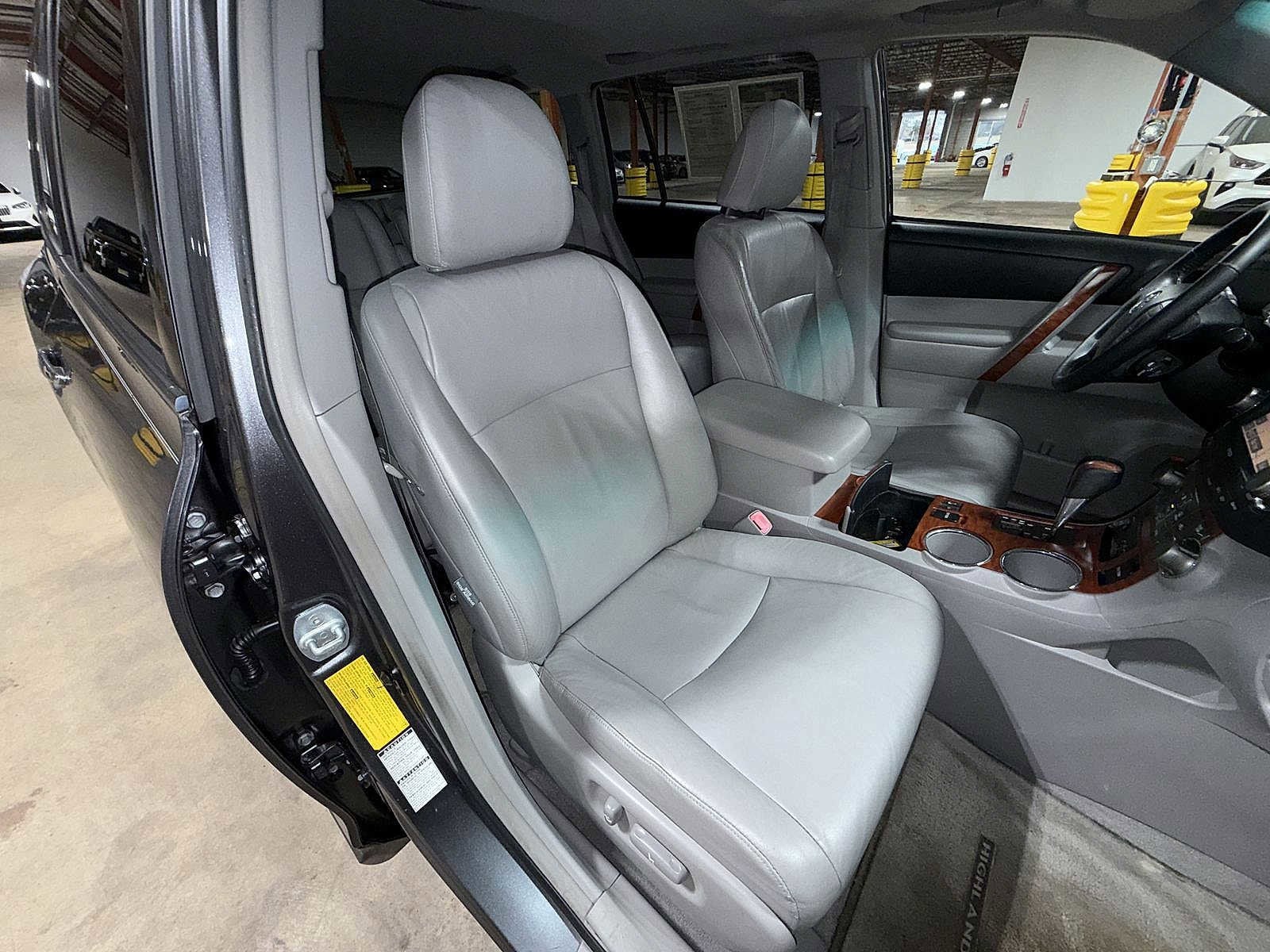 Thumbnail: 2008 Toyota Highlander - 16