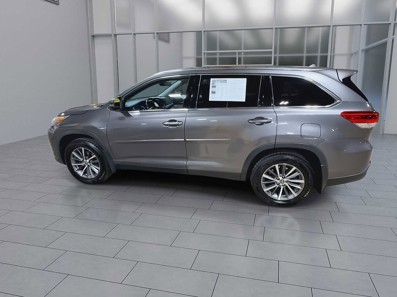 Thumbnail: 2019 Toyota Highlander - 6