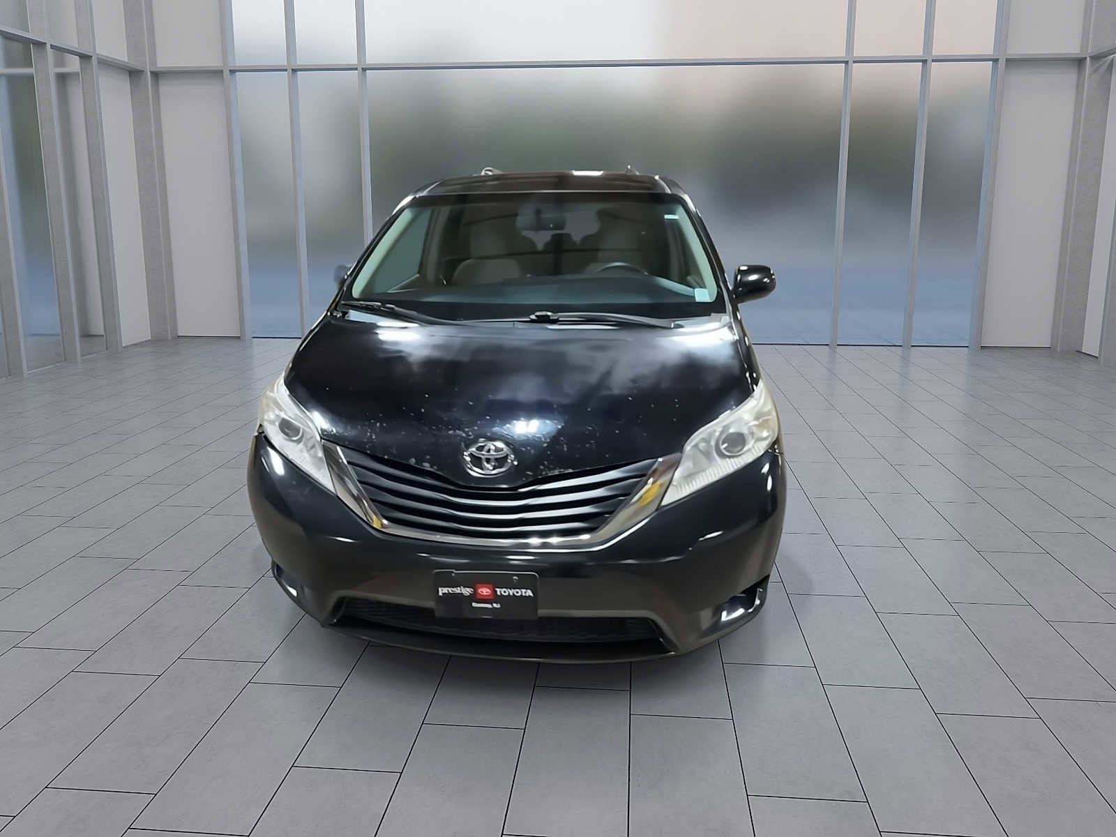 Thumbnail: 2015 Toyota Sienna - 3