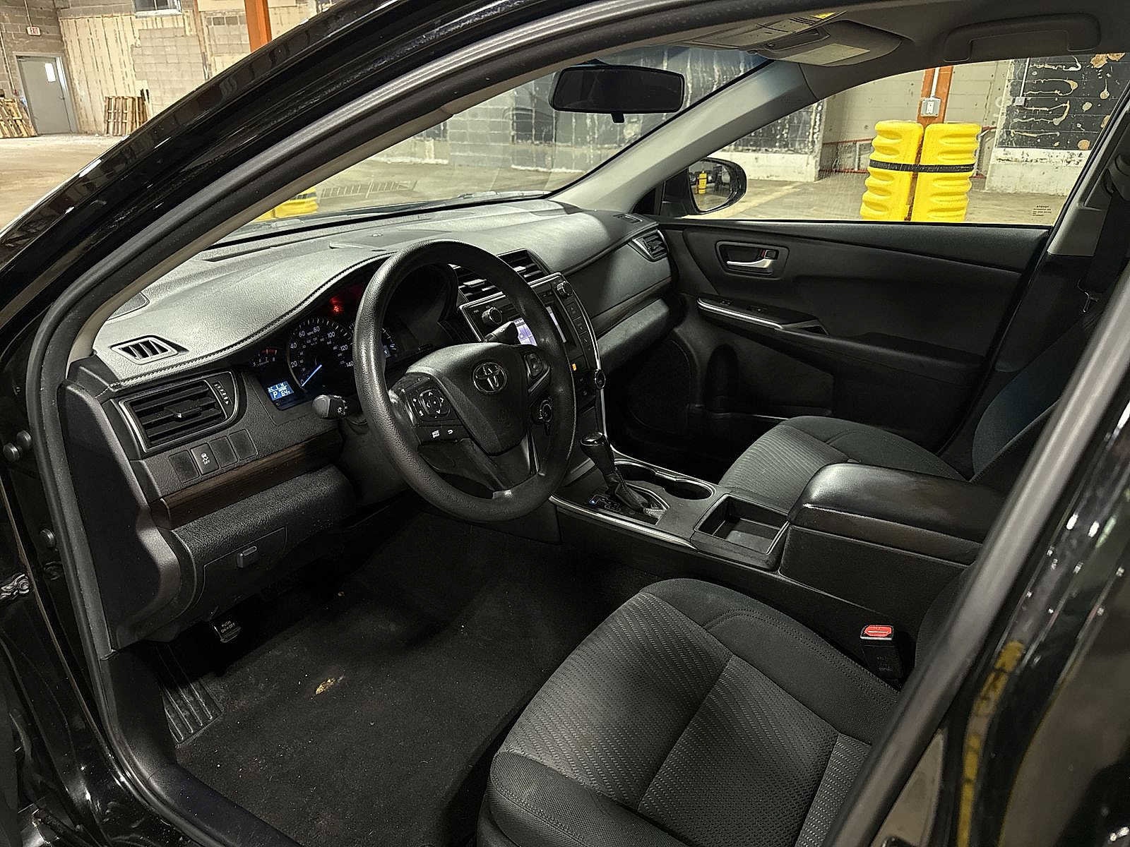 Thumbnail: 2015 Toyota Camry - 28