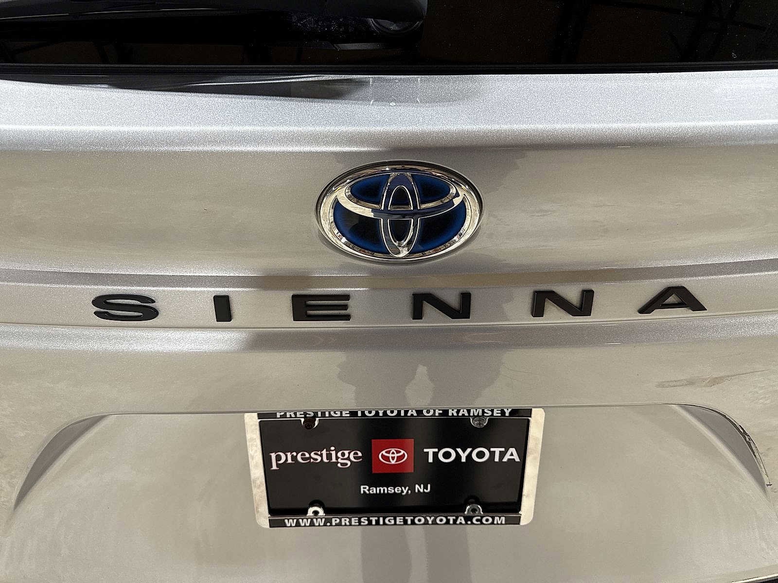 Thumbnail: 2021 Toyota Sienna - 26