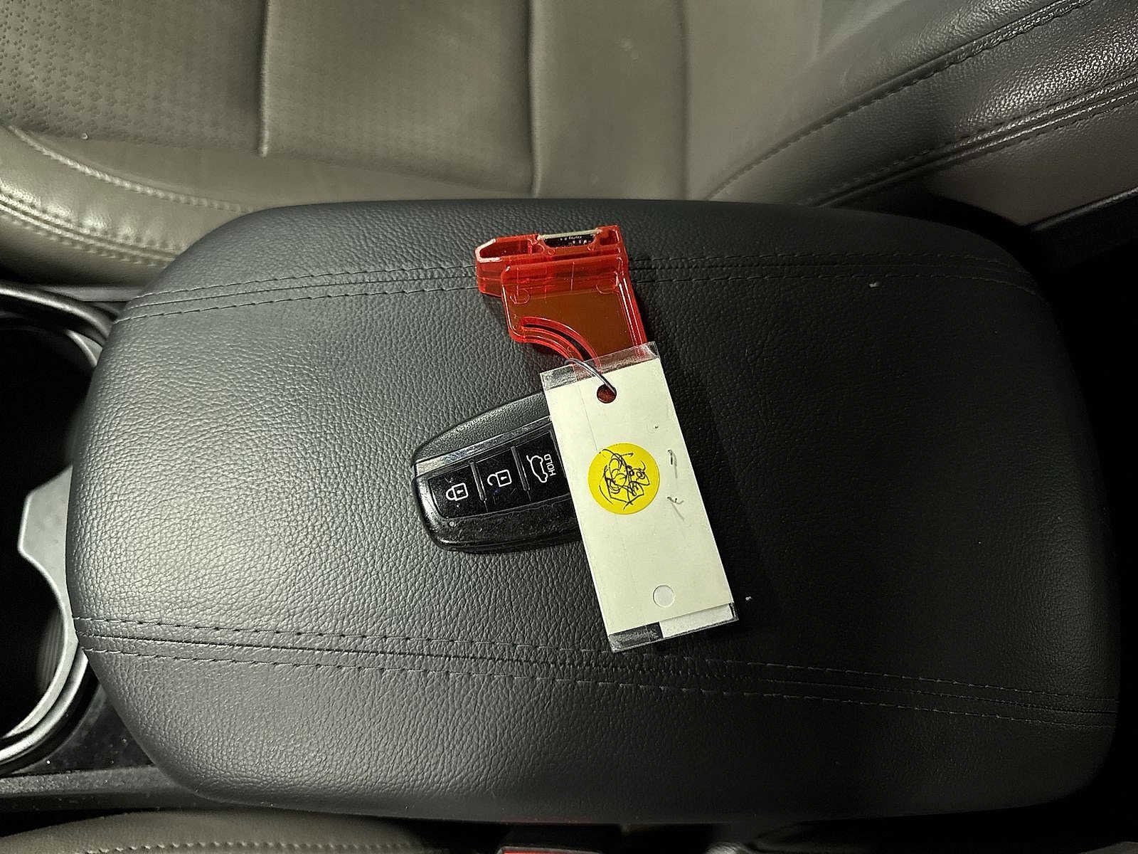 Thumbnail: 2016 Hyundai Santa Fe - 31