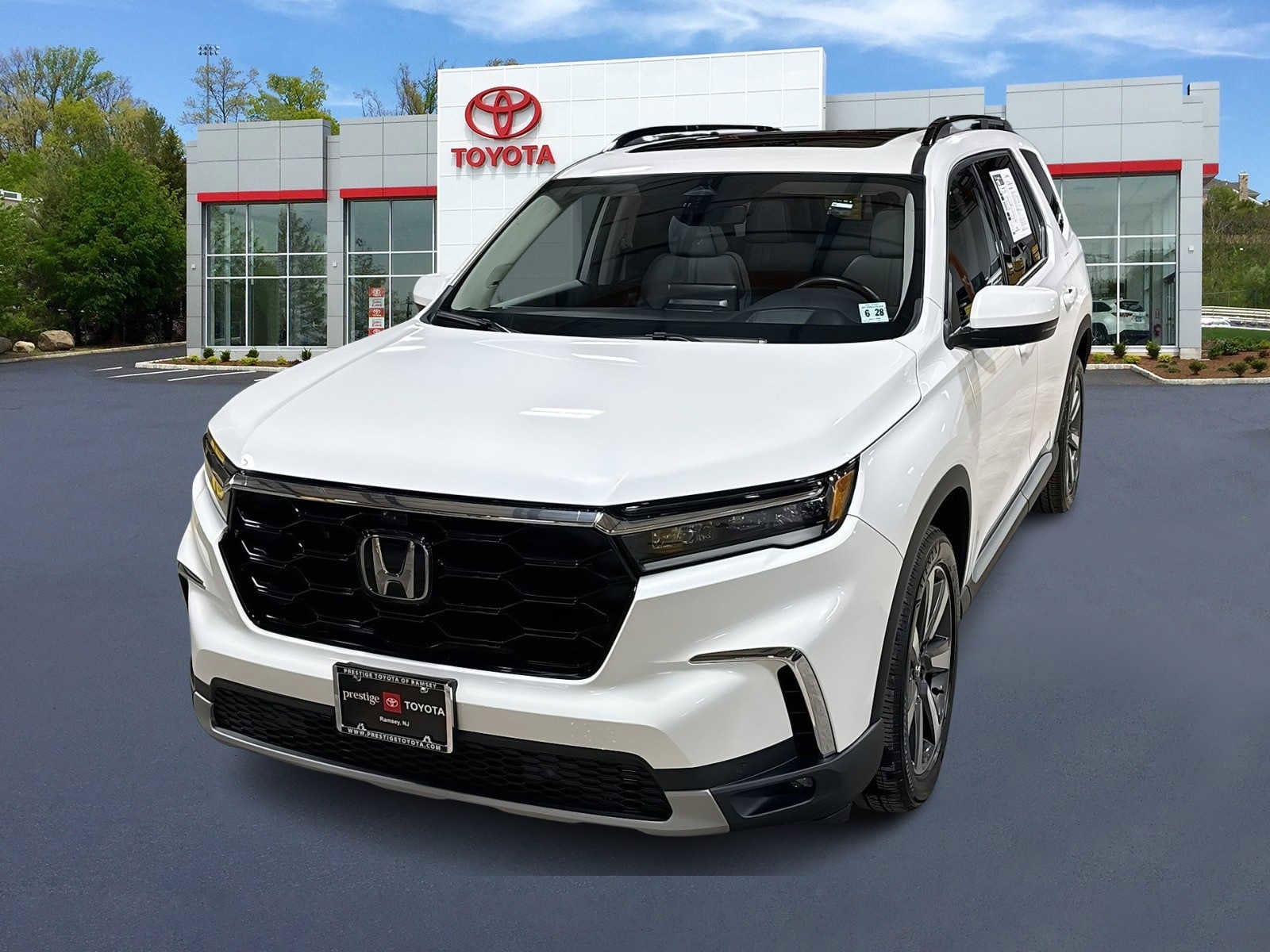 Thumbnail: 2023 Honda Pilot - 1