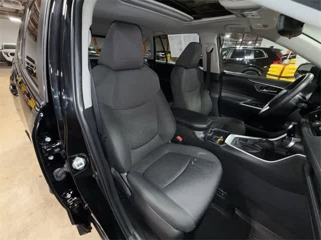 2022 Toyota RAV4 XLE 16