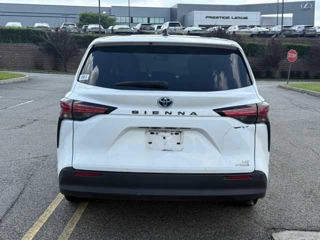 Thumbnail: 2021 Toyota Sienna - 5