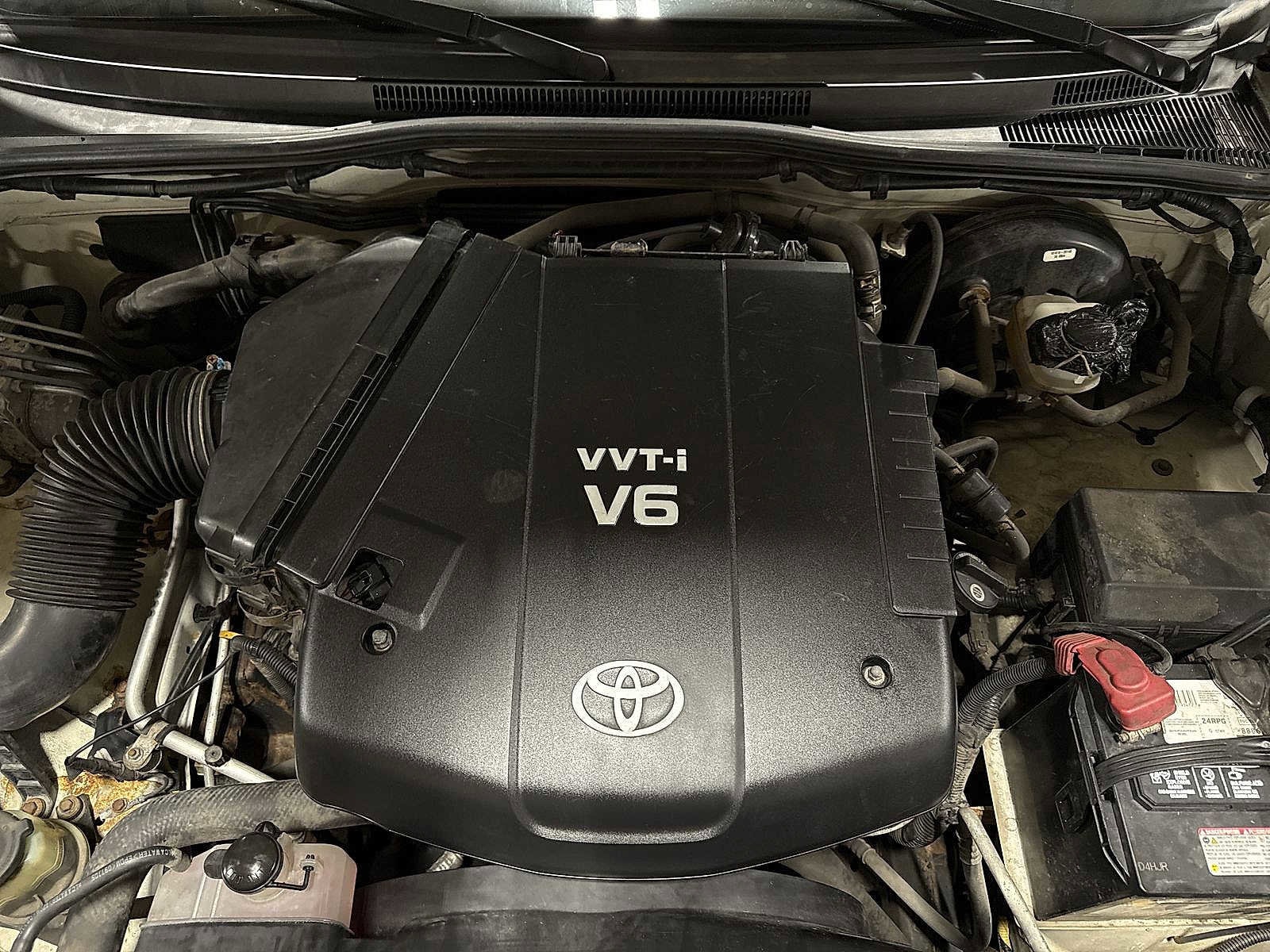 Thumbnail: 2010 Toyota Tacoma - 12