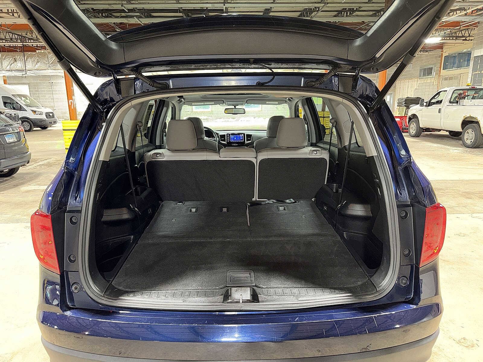 Thumbnail: 2017 Honda Pilot - 11