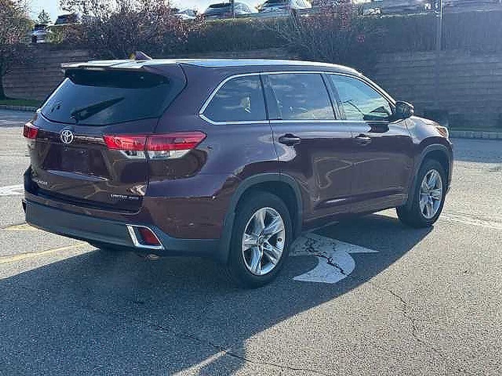 Used 2017 Toyota Highlander Limited V6 SUV