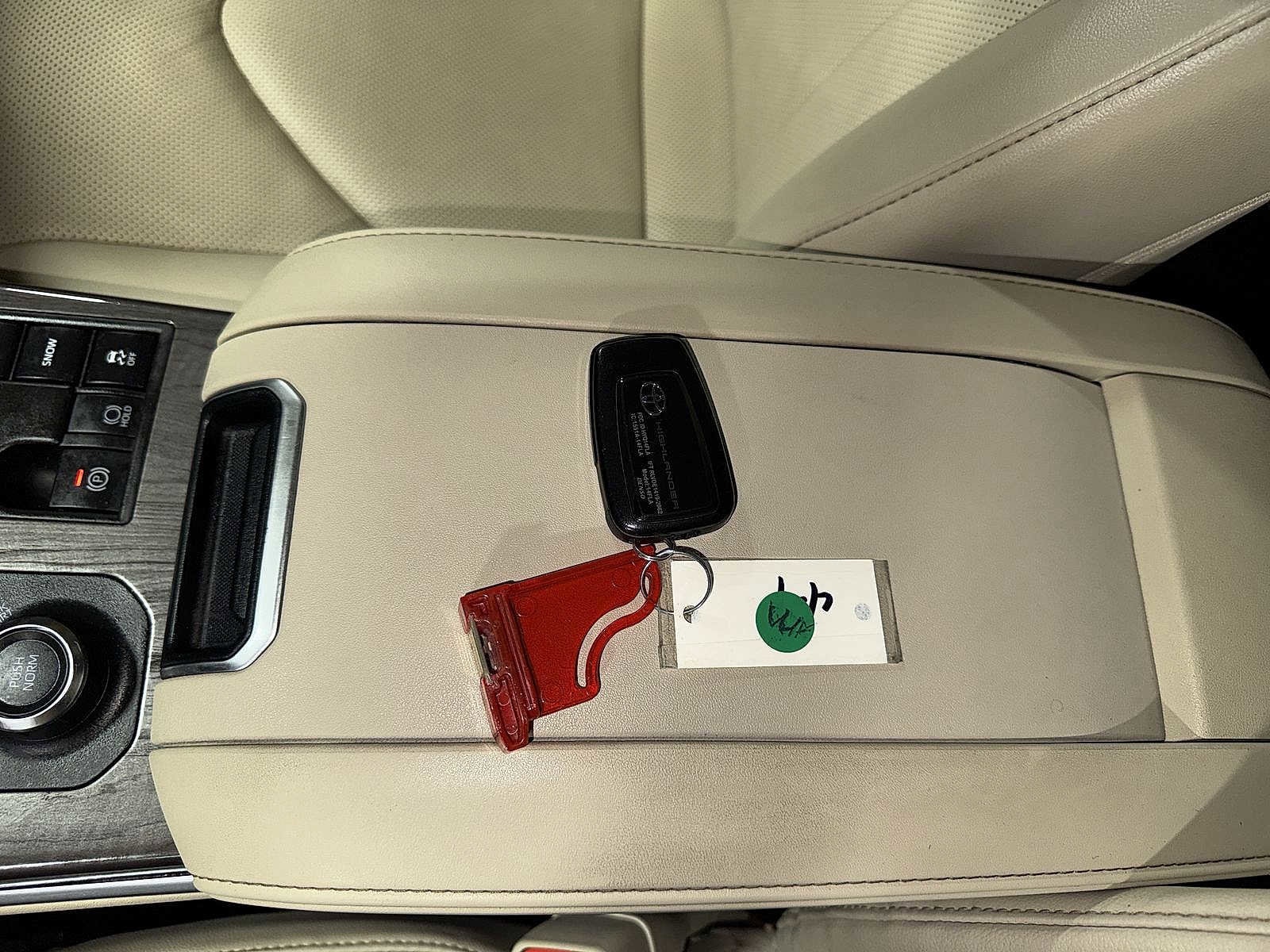 Thumbnail: 2023 Toyota Highlander - 35