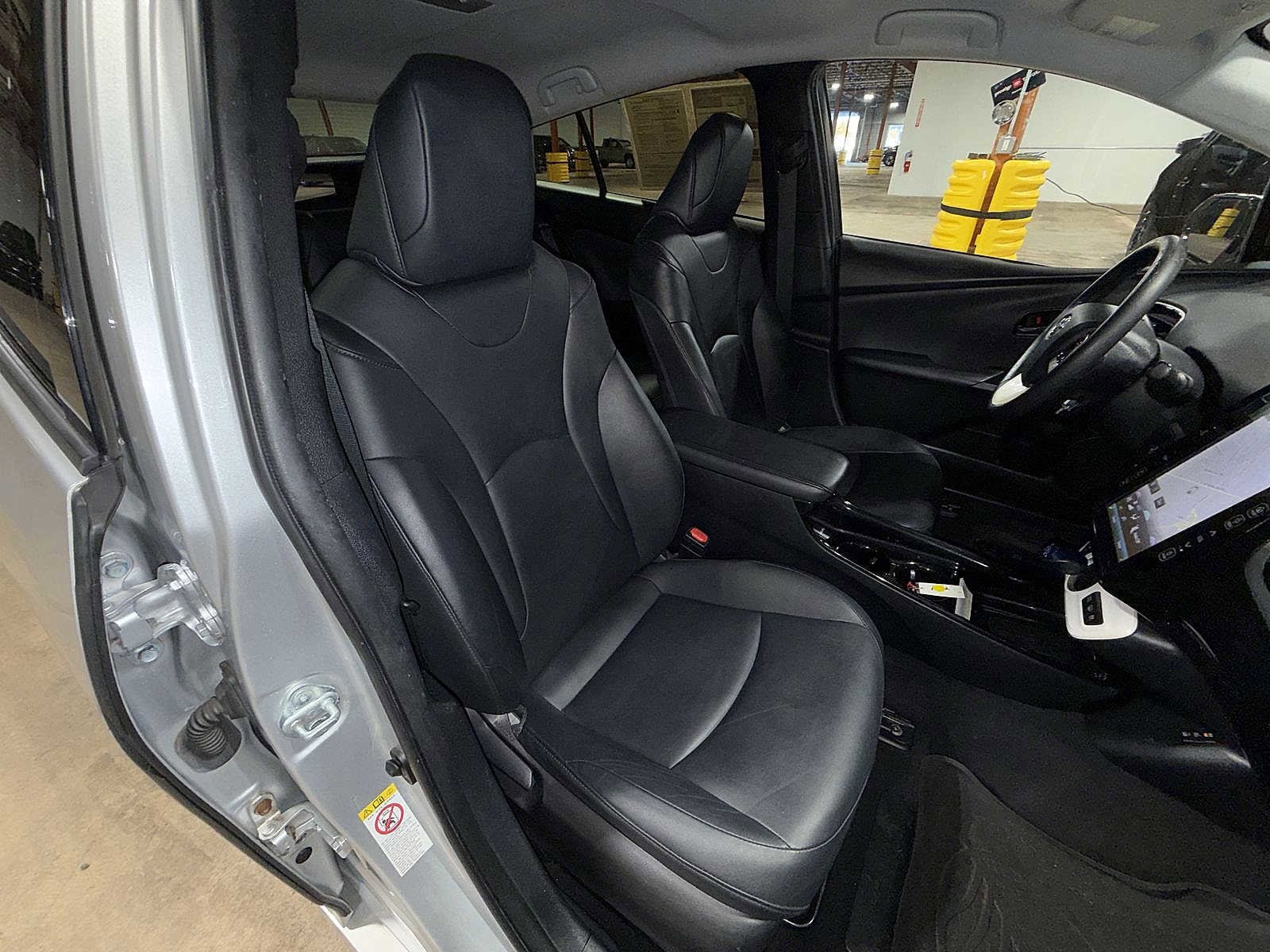 Thumbnail: 2017 Toyota Prius Prime - 16