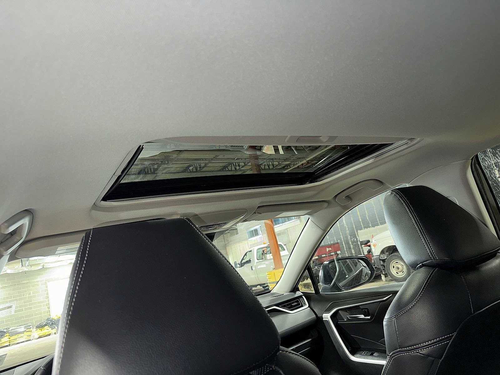 Thumbnail: 2022 Toyota RAV4 - 24