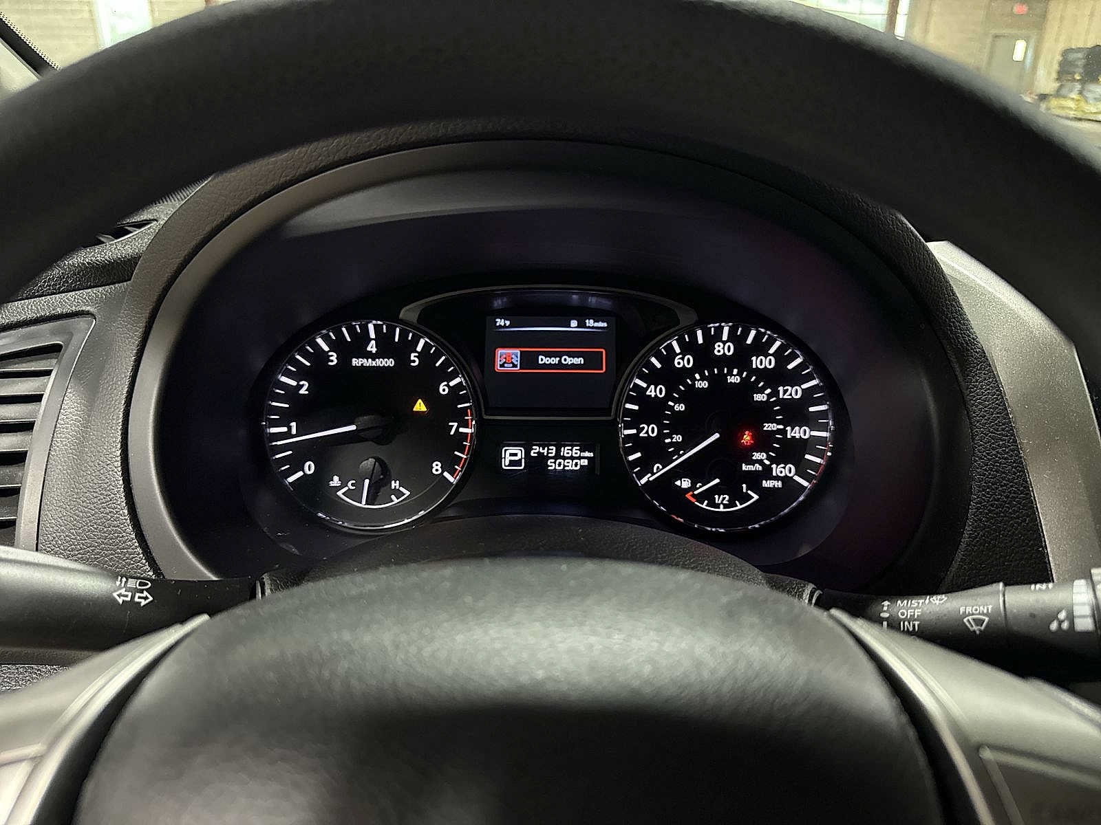 Thumbnail: 2015 Nissan Altima - 31