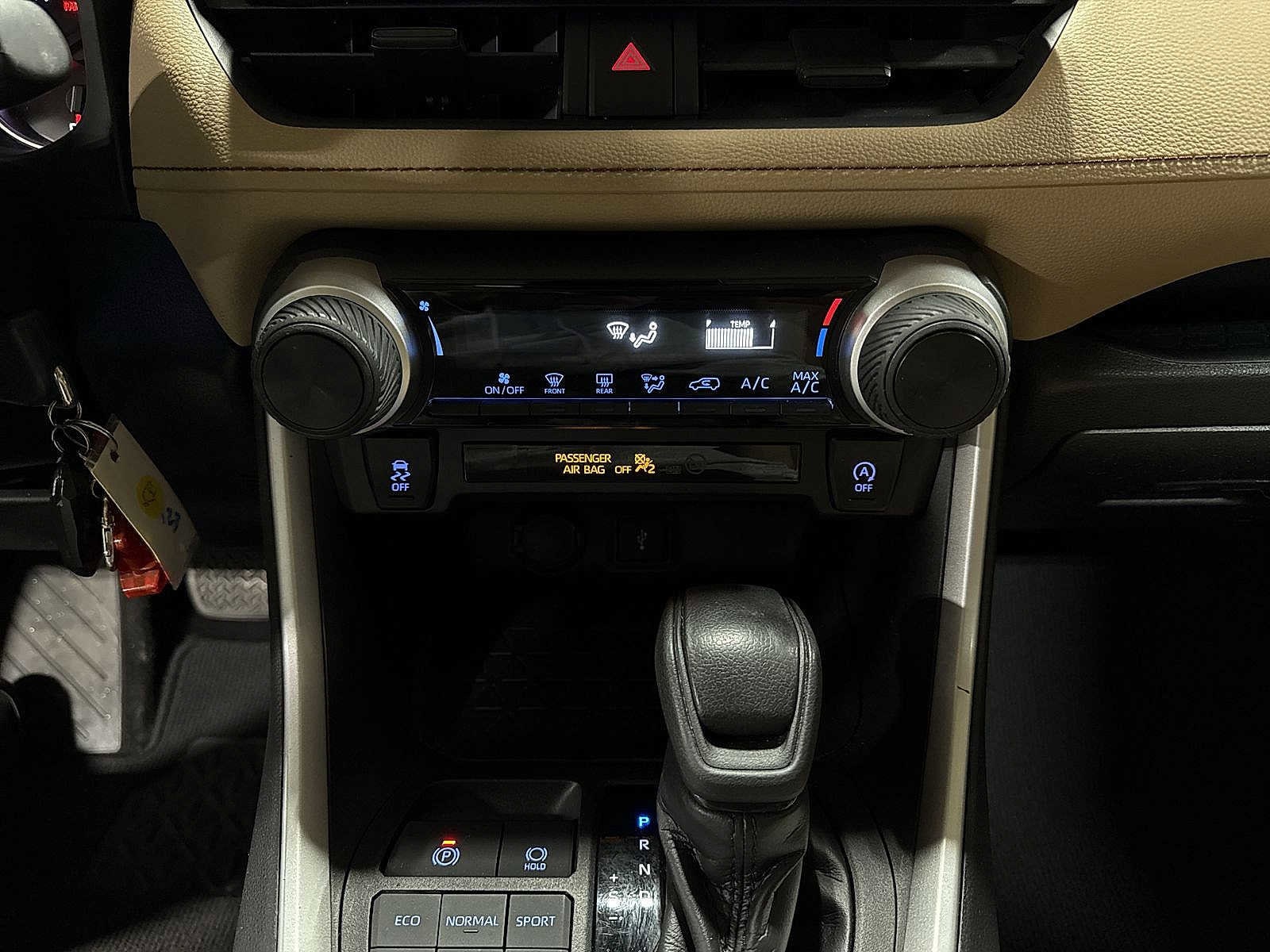 Thumbnail: 2021 Toyota RAV4 - 21