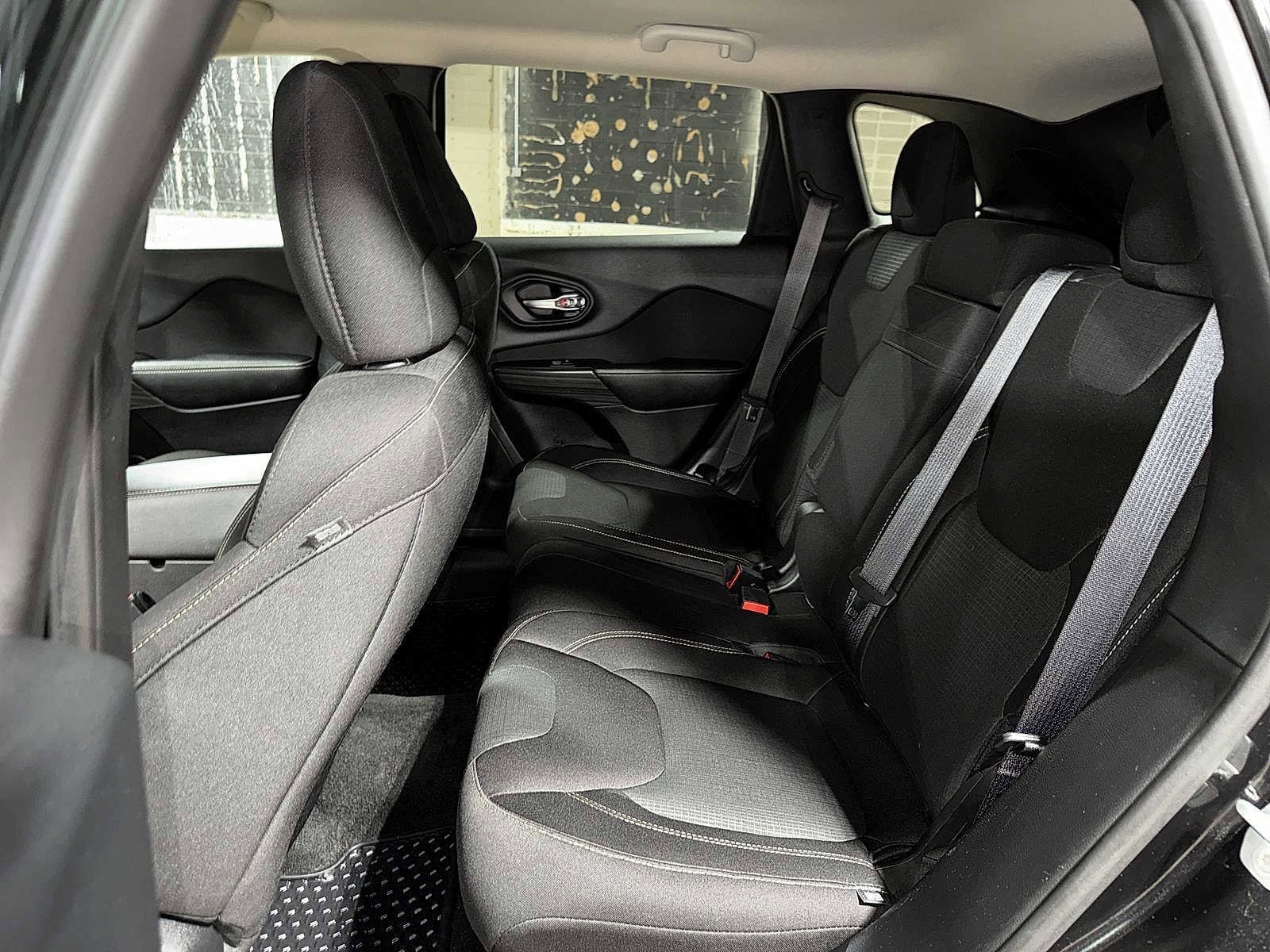 Thumbnail: 2015 Jeep Cherokee - 17