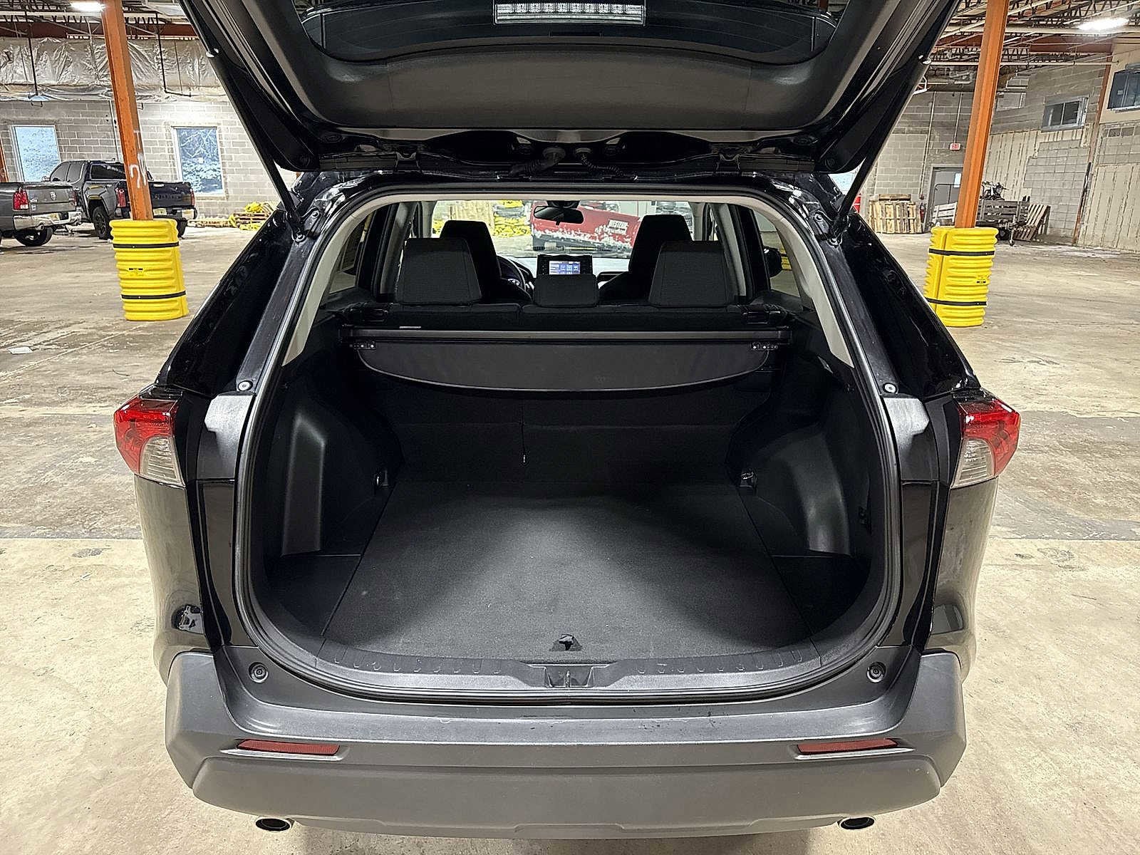 Thumbnail: 2021 Toyota RAV4 - 11