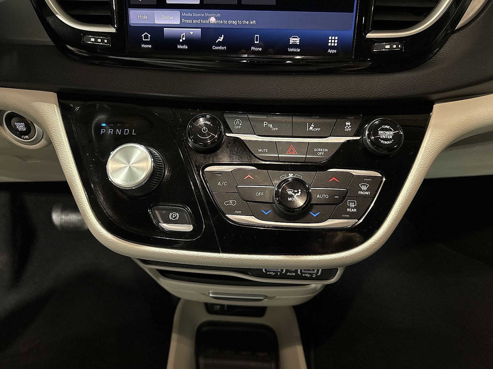 Thumbnail: 2023 Chrysler Pacifica - 22