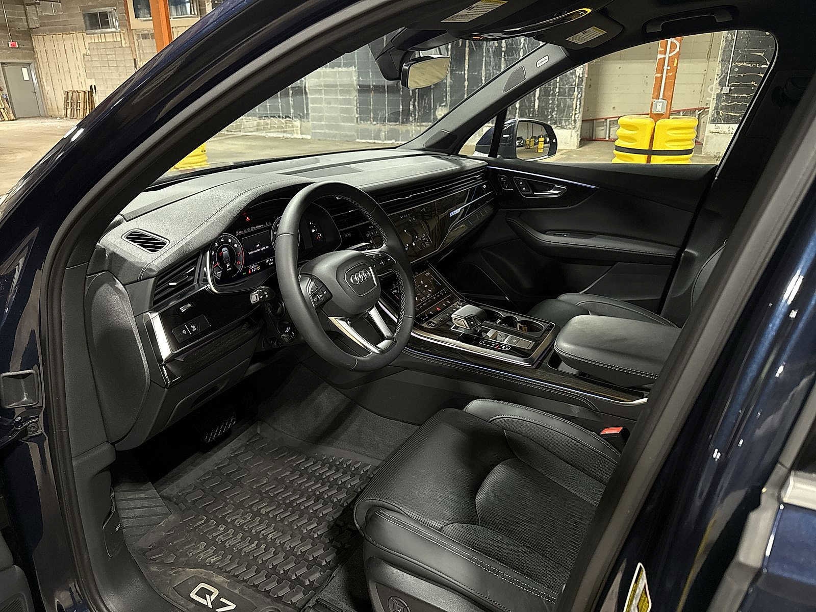 Thumbnail: 2025 Audi Q7 - 32