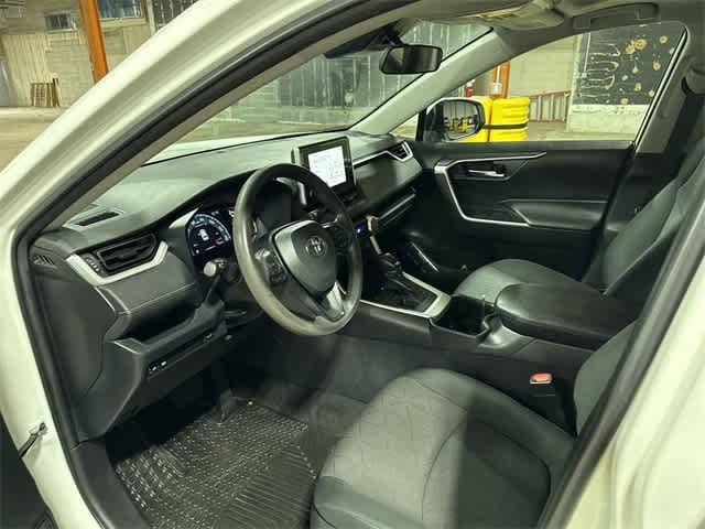 2023 Toyota RAV4 XLE 28