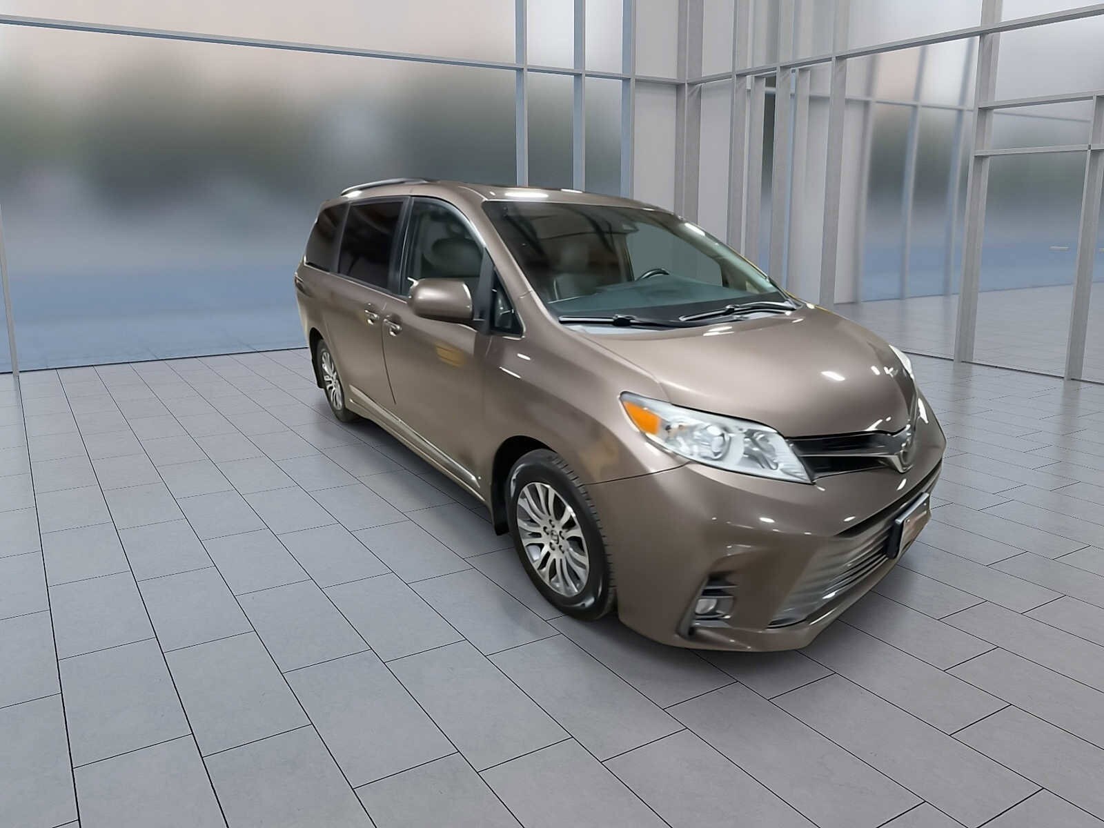 Thumbnail: 2018 Toyota Sienna - 2