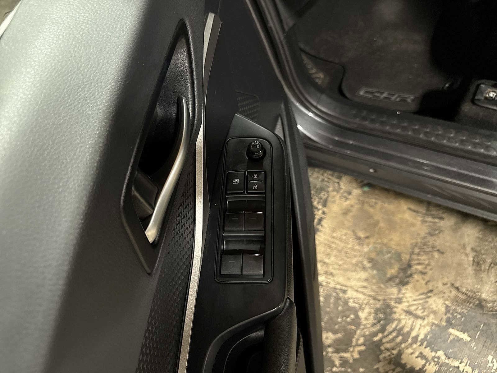 Thumbnail: 2021 Toyota C-HR - 22