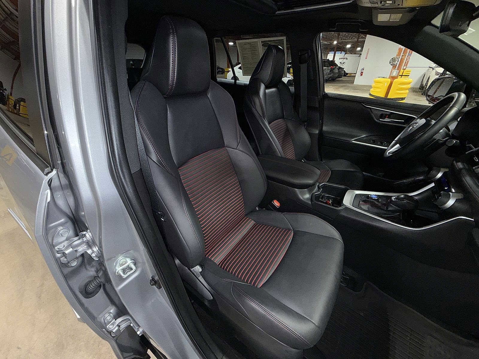 Thumbnail: 2022 Toyota RAV4 - 16